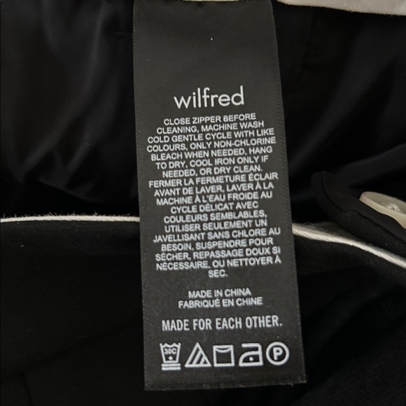 Aritzia The Effortless Pant - (Re)ssential in Black size 4 - Picture 7 of 8